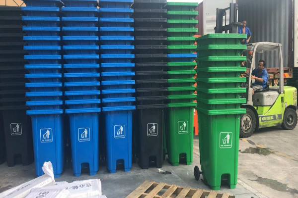 重慶綦江客戶訂購2100個塑料垃圾桶